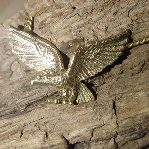 Eagle Flying Pendant 18 Inch Necklace Avon Gold Tone Cuban Style Chain Vintage